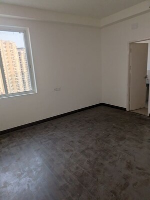Room in 3 BHK Apartment at Jaypee Klassic Arcade, Sector 134 – for Sale