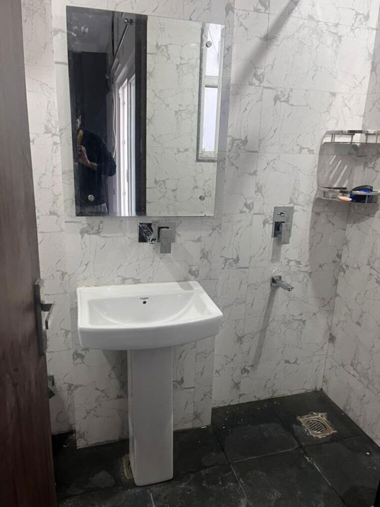 Bathroom, sector 51 1 Bedroom 800 Sq.Ft. Builder Floor In Sector 51 Gurgaon 10757273