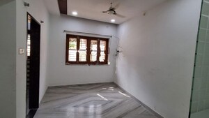 Room in 2 BHK Apartment at Chitrapuri Colony – for Rent