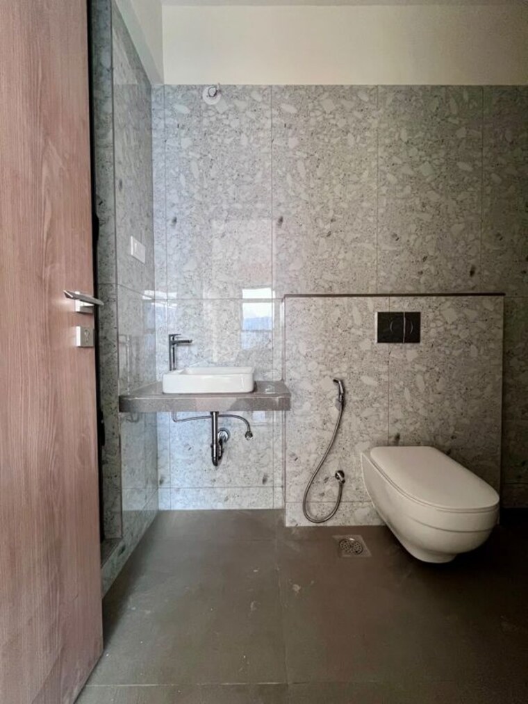 Bathroom, raymond-the-invictus-by-gs 4 Bedroom 2000 Sq.Ft. Apartment In Pokhran Road No One Thane 10757303