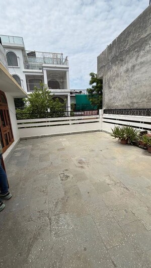 Parking in 1.5 BHK Villa at Mehboob Apartments, Vikas Nagar – for Rent