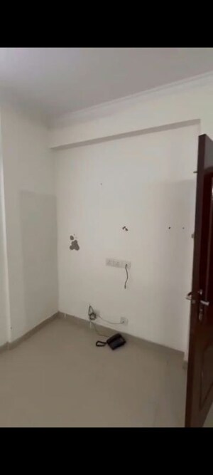 Furnished Amenities in 3 BHK Apartment at VVIP Addresses, Raj Nagar Extension – for Rent
