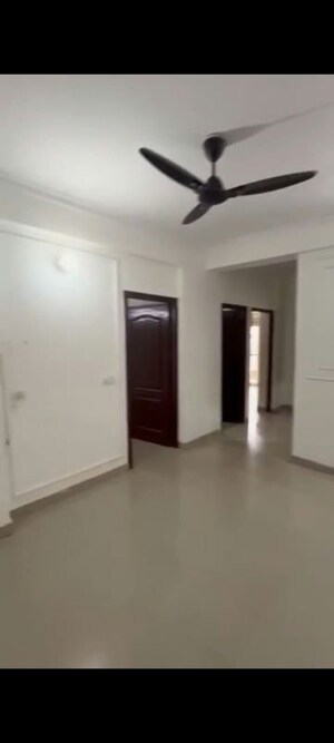 Room in 3 BHK Apartment at VVIP Addresses, Raj Nagar Extension – for Rent