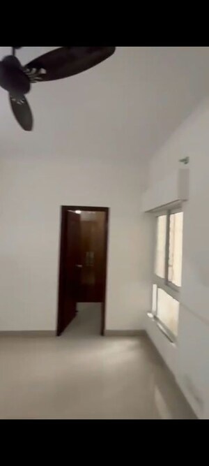Room in 3 BHK Apartment at VVIP Addresses, Raj Nagar Extension – for Rent