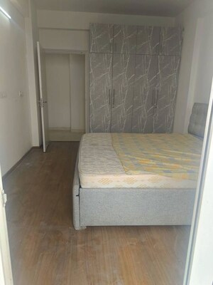 Room in 2.5 BHK Apartment at Conscient Habitat 102, Sector 102 – for Rent
