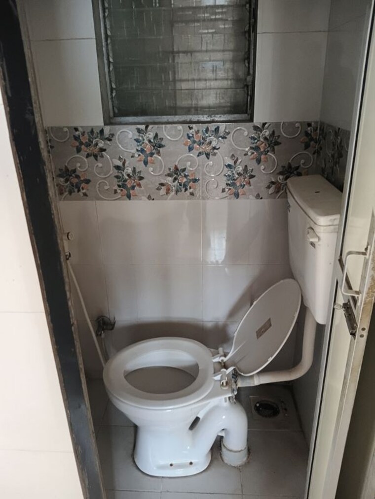 Bathroom, airoli sector 9a 1 Bedroom 390 Sq.Ft. Apartment In Airoli Sector 9a Navi Mumbai 10757556