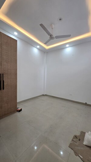 Room in 3 BHK Apartment at Ambedkar Nagar – for Rent