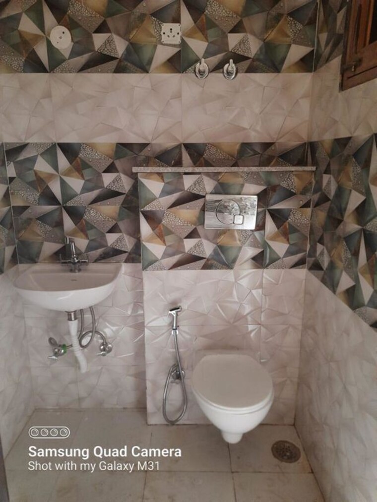 Bathroom, unitech-uniworld-gardens-2 2 Bedroom 973 Sq.Ft. Apartment In Sector 47 Gurgaon 10757596