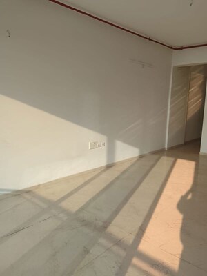 Room in 3 BHK Apartment at Sheth Beau Pride, Bandra West – for Rent