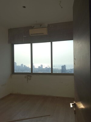 Room in 3 BHK Apartment at Sheth Beau Pride, Bandra West – for Rent