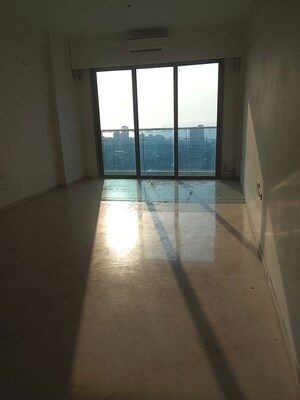 Room in 3 BHK Apartment at Sheth Beau Pride, Bandra West – for Rent