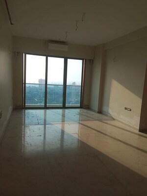 Room in 3 BHK Apartment at Sheth Beau Pride, Bandra West – for Rent