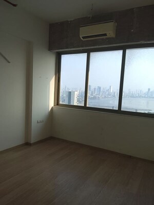 Room in 3 BHK Apartment at Sheth Beau Pride, Bandra West – for Rent