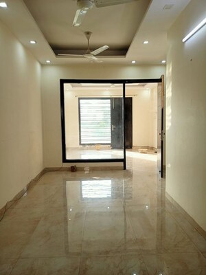 Room in 2 BHK Apartment at Signature Global Prime, Sector 63a – for Rent