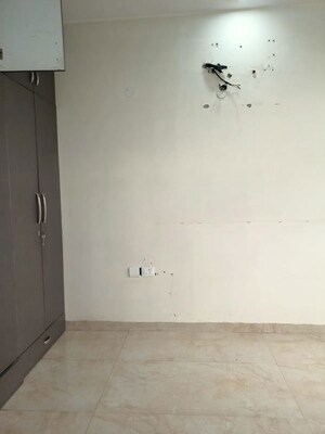 Room in 2 BHK Apartment at Signature Global Prime, Sector 63a – for Rent