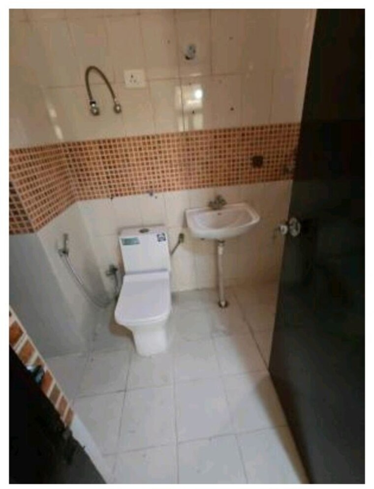 Bathroom, emenox-brave-hearts 2 Bedroom 1300 Sq.Ft. Apartment In Raj Nagar Extension Ghaziabad 10757612
