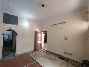 Room in 3 BHK Builder Floor at Green Fields Colony – for Rent