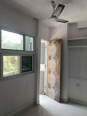 Room in 1 BHK Apartment at Sector 16b Dwarka – for Rent