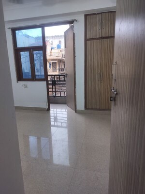 Room in 1 BHK Builder Floor at Maidan Garhi – for Rent