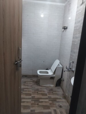 Bathroom in 1 BHK Builder Floor at Maidan Garhi – for Rent