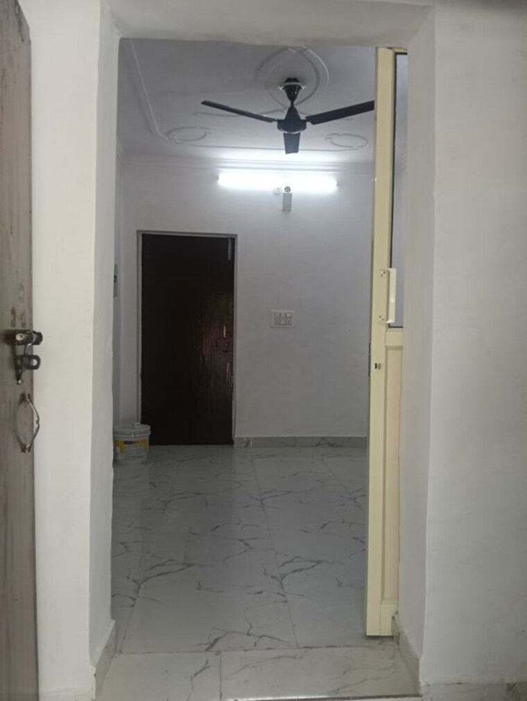 Room, sector 16b dwarka 1 RK 300 Sq.Ft. Apartment In Sector 16b Dwarka Delhi 10757713