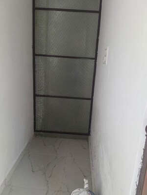 Room in 1 RK Apartment at Sector 16b Dwarka – for Rent