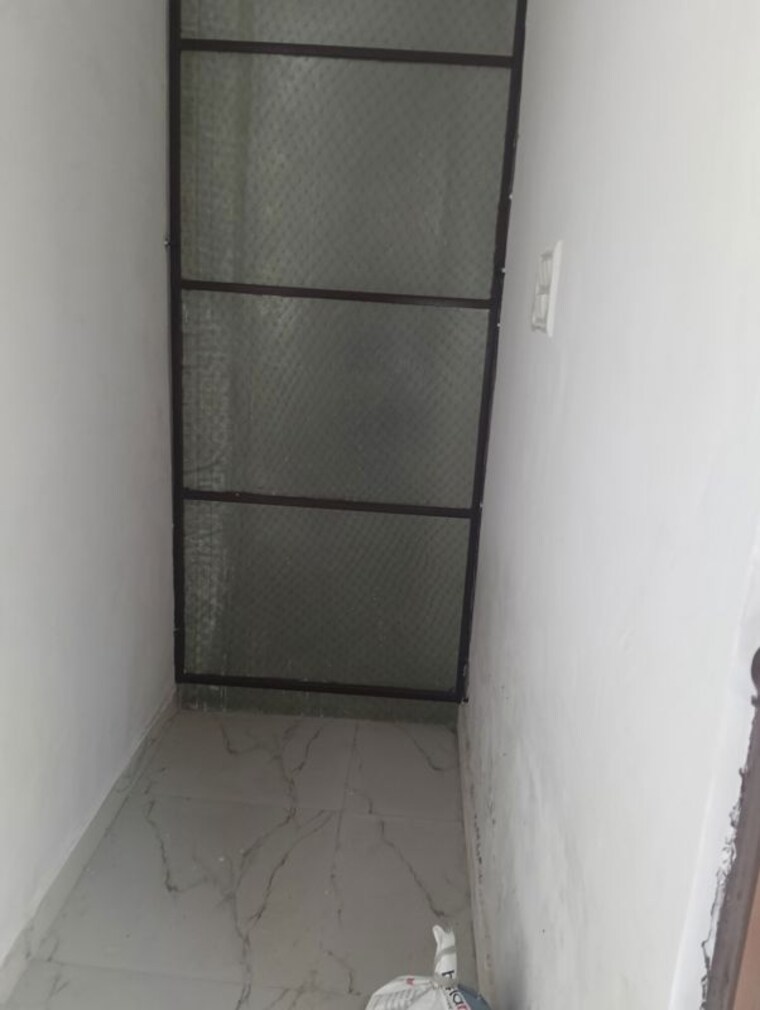 Room, sector 16b dwarka 1 RK 300 Sq.Ft. Apartment In Sector 16b Dwarka Delhi 10757713