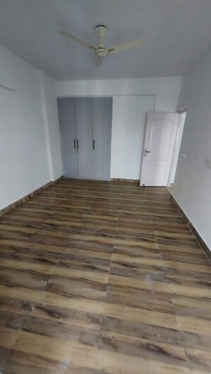 Room in 3 BHK Apartment at Sector 78 – for Rent