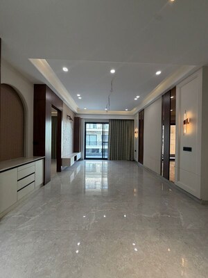 Room in 4 BHK Builder Floor at South City 2 – for Sale