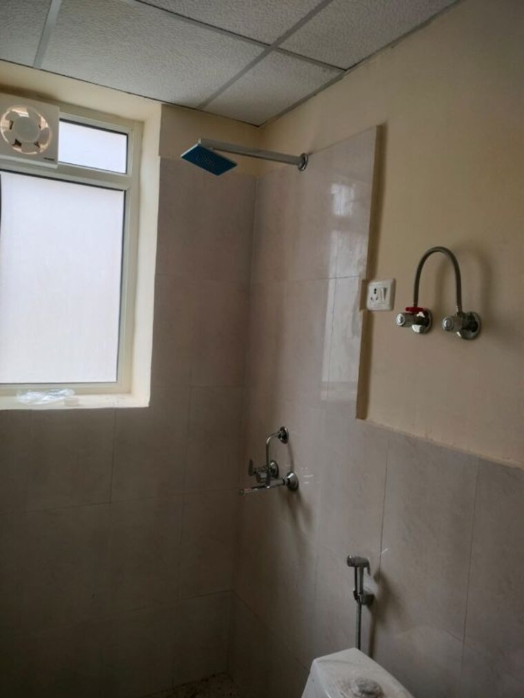 Bathroom, pyramid-infinity 3 Bedroom 720 Sq.Ft. Apartment In Sector 70 Gurgaon 10757772