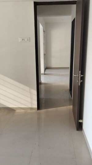 Room in 1 BHK Apartment at Shree Sarva, Kasarvadavali – for Rent