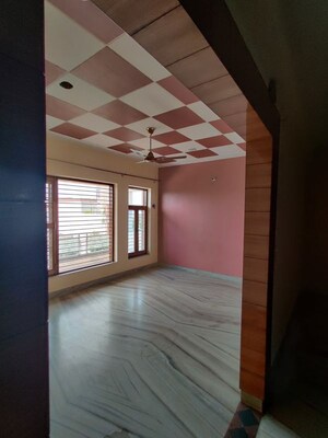 Room in 3 BHK Independent House at Delta Ii Greater Noida – for Rent