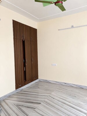 Room in 3 BHK Independent House at Delta Ii Greater Noida – for Rent