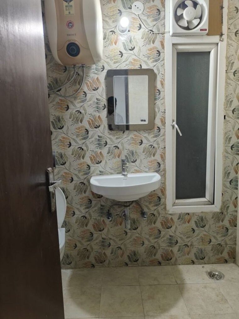 Bathroom, supertech-the-romano 2 Bedroom 1020 Sq.Ft. Apartment In Sector 118 Noida 10757866