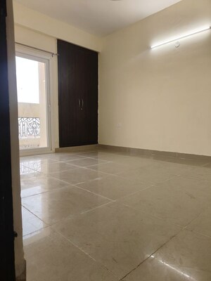 Room in 3 BHK Apartment at Supertech The Romano, Sector 118 – for Rent