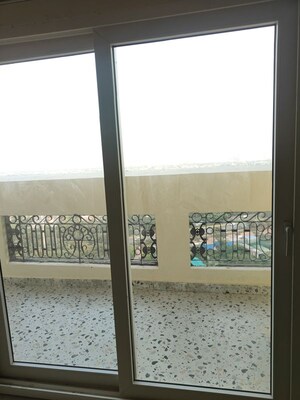 Room in 3 BHK Apartment at Supertech The Romano, Sector 118 – for Rent