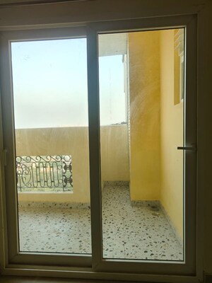 Room in 3 BHK Apartment at Supertech The Romano, Sector 118 – for Rent