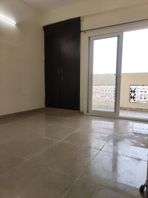 Room in 3 BHK Apartment at Supertech The Romano, Sector 118 – for Rent