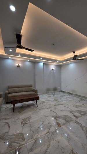 Furnished Amenities in 3 BHK Builder Floor at Saket – for Rent