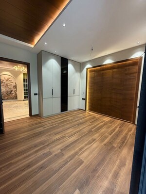 Room in 4 BHK Builder Floor at Sector 70 – for Sale