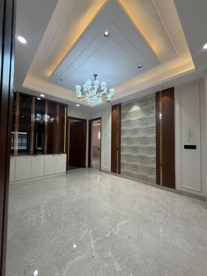 Room in 4 BHK Builder Floor at Sector 70 – for Sale