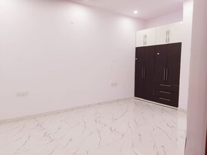 Room in 3 BHK Builder Floor at Sector 31 – for Rent