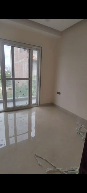 Room in 3 BHK Builder Floor at BPTP District, Sector 81 – for Rent