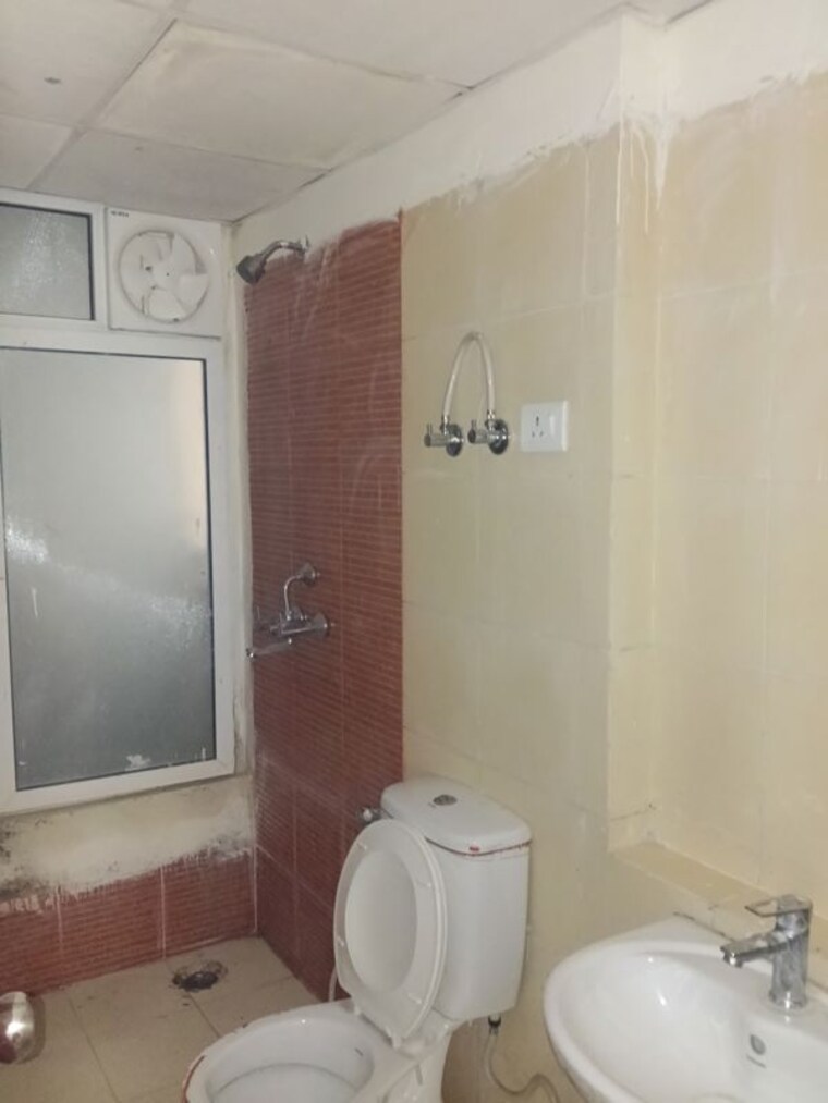 Bathroom, mahagun-my-woods 3 Bedroom 1235 Sq.Ft. Apartment In Sector 16c Greater Noida Greater Noida 10755735