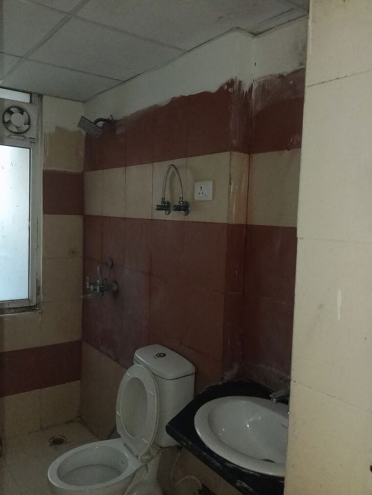 Bathroom, mahagun-my-woods 3 Bedroom 1235 Sq.Ft. Apartment In Sector 16c Greater Noida Greater Noida 10755735