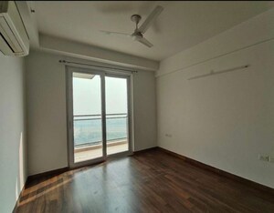 Room in 3 BHK Apartment at Conscient Heritage Max, Sector 102 – for Rent