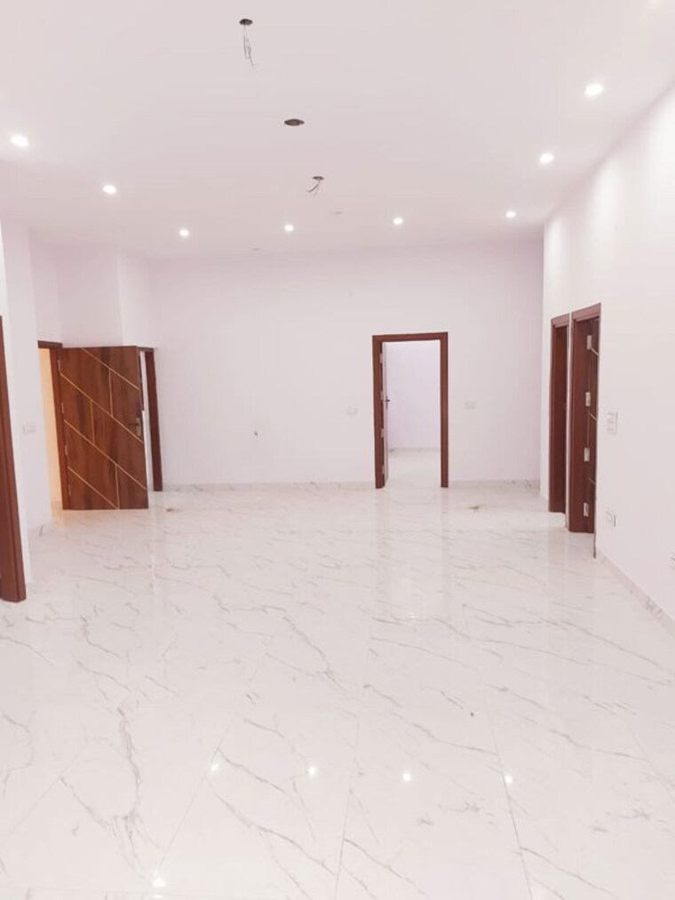 Room, sector 33 3 Bedroom 1800 Sq.Ft. Builder Floor In Sector 33 Noida 10757965