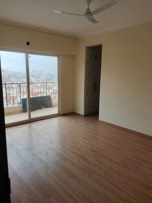 Room in 3 BHK Apartment at ABA Ivy County, Sector 75 – for Rent