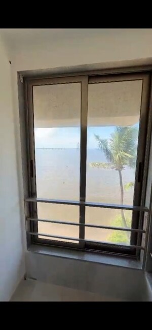Room in 3 BHK Apartment at Shivaji Park – for Rent