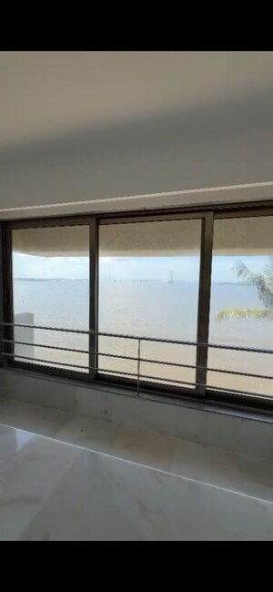 Room in 3 BHK Apartment at Shivaji Park – for Rent